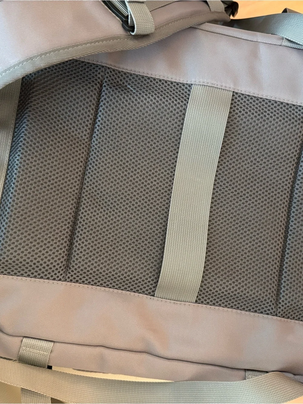 Men's multi compartment Everyday Backpack in Gray